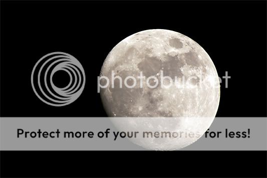 IMAGE: http://i379.photobucket.com/albums/oo235/CamDiver/Moon.jpg