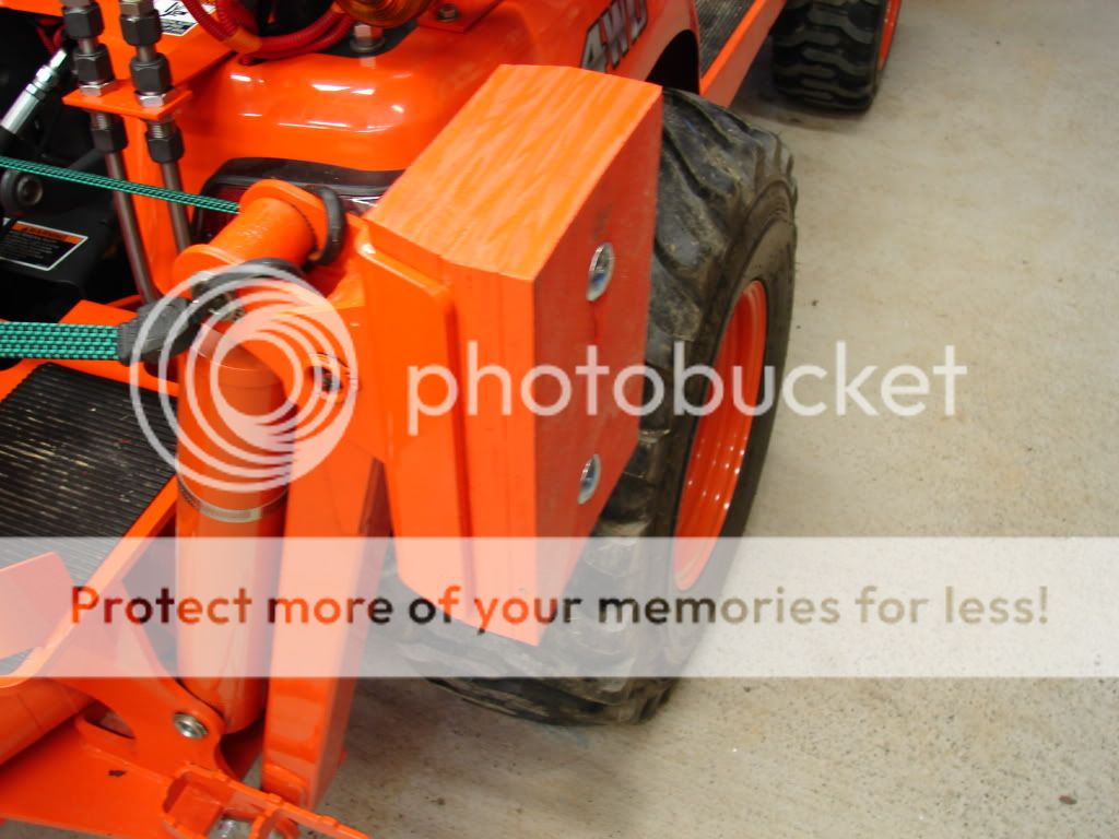 BX25 Backhoe stabilizer pad shoes